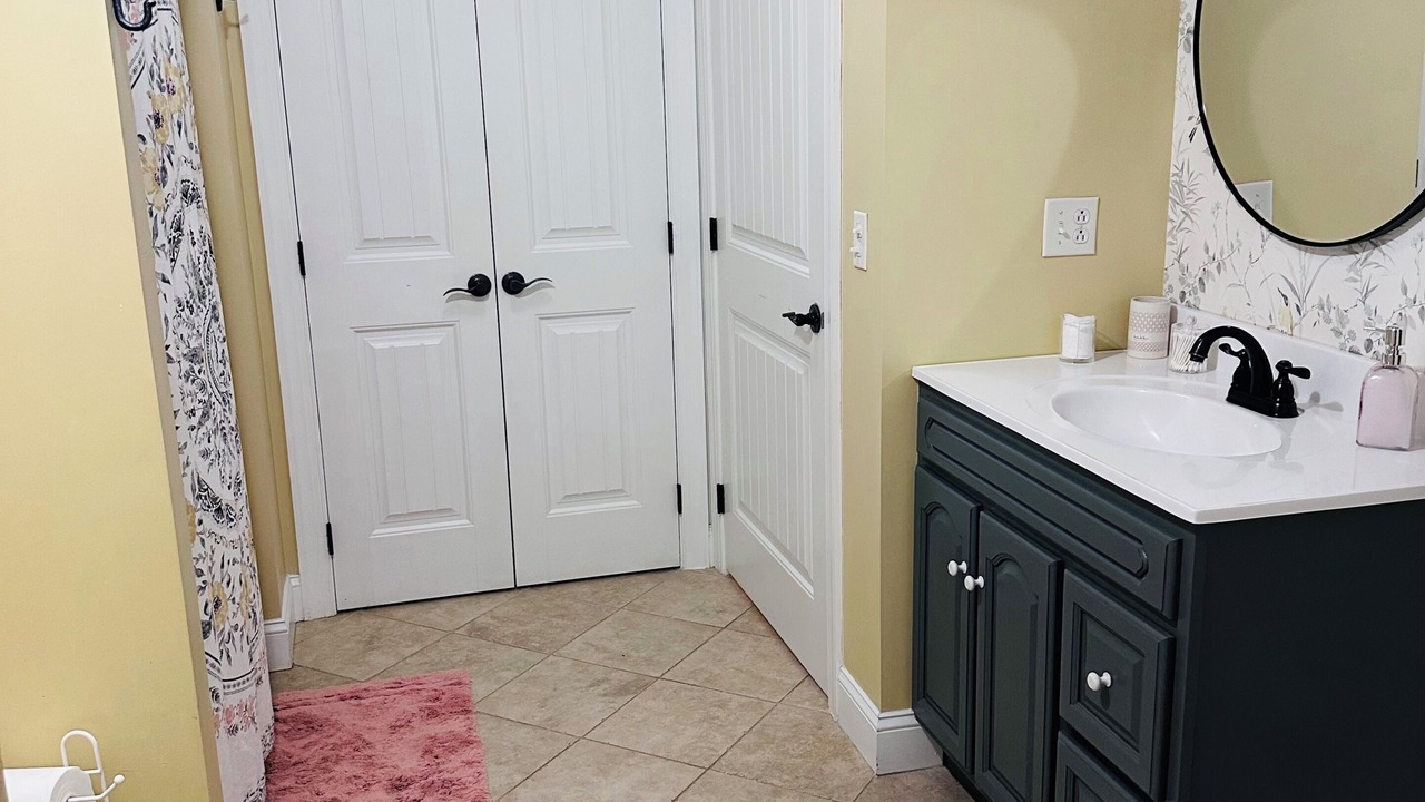 Photo of Bathroom in Crown City