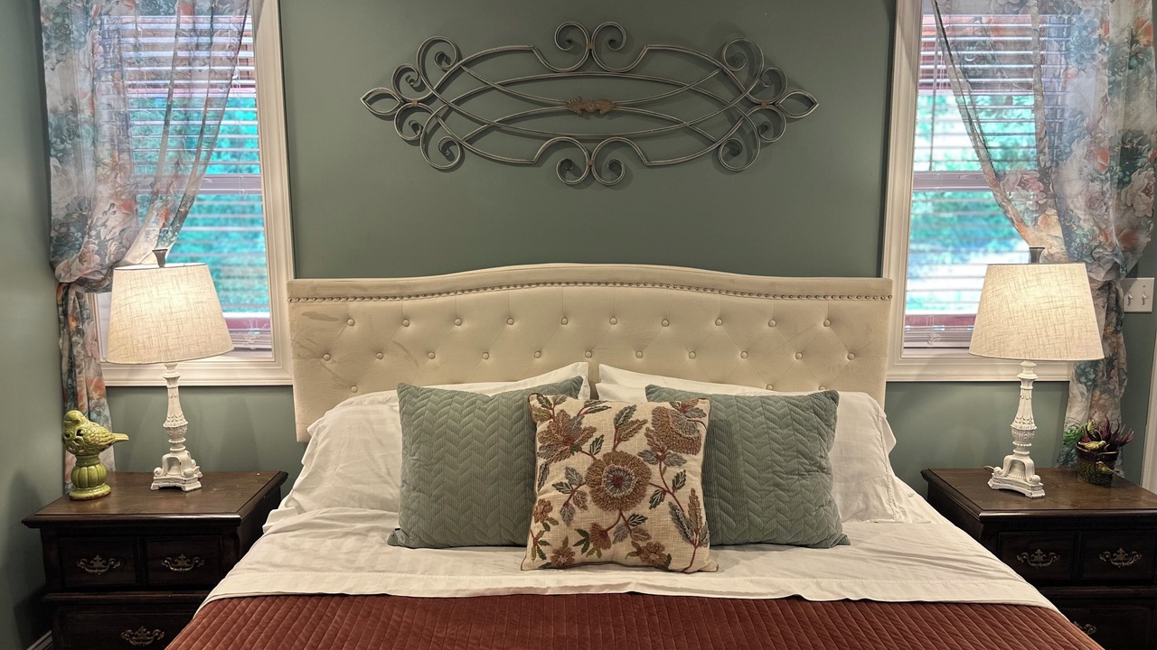 Photo of Bedroom in Crown City