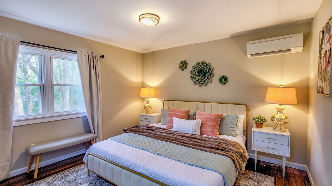 Photo of Bedroom in Saluda