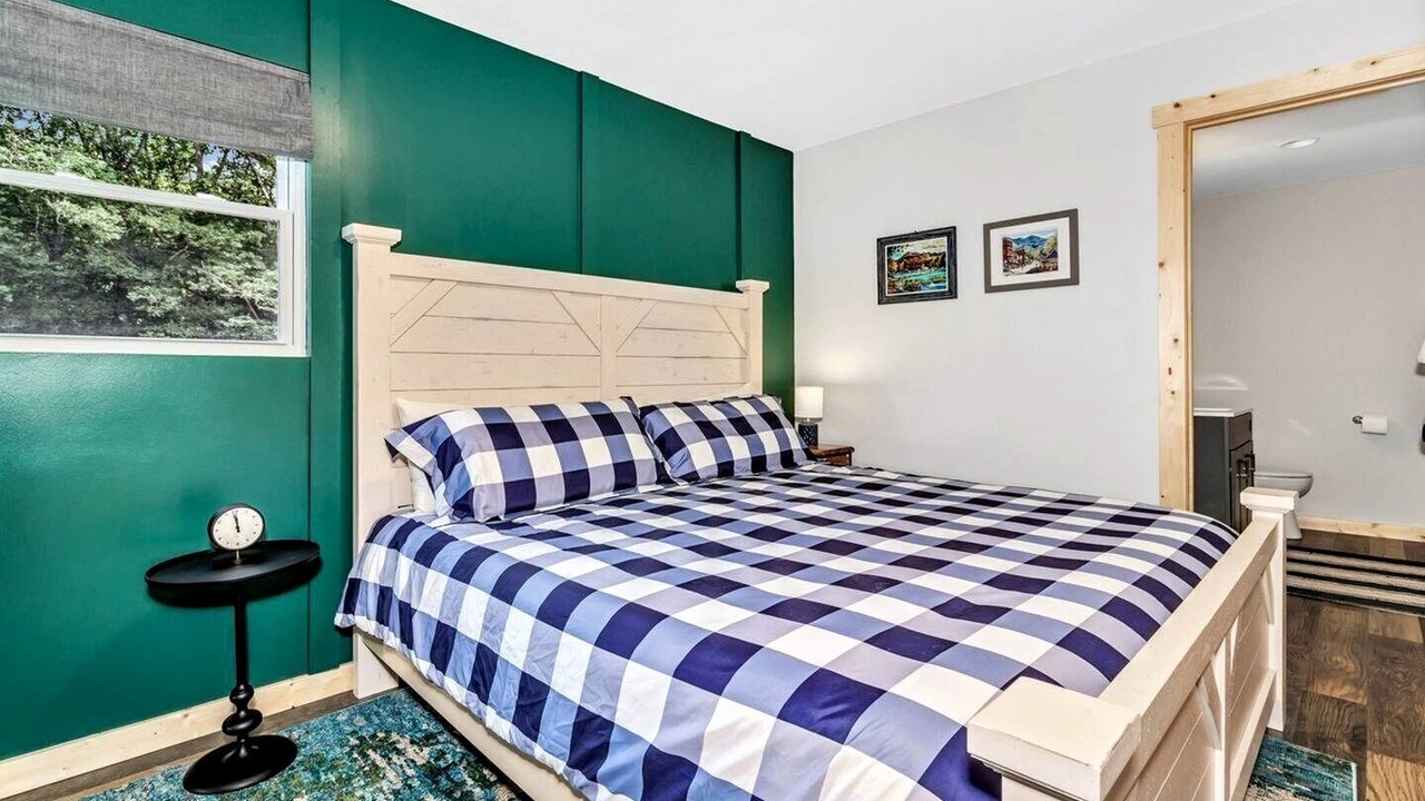 Photo of Bedroom in Black Mountain