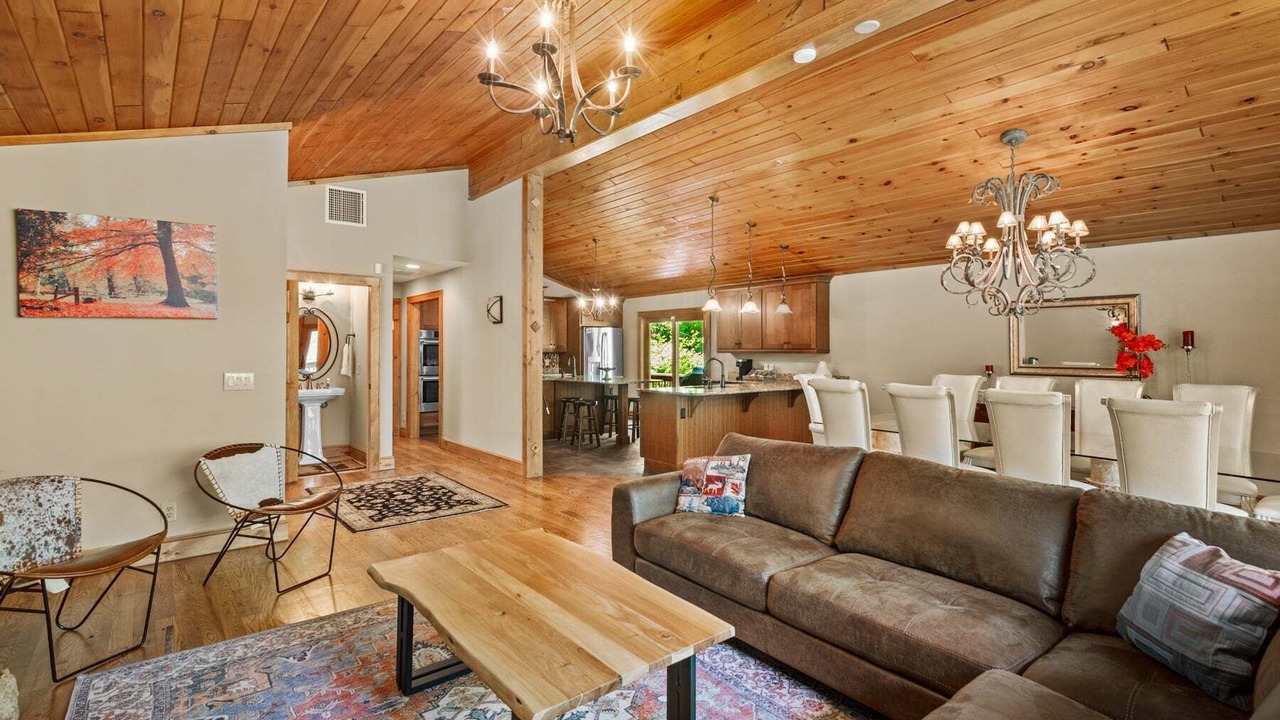 Photo of Livingroom in Elk Park