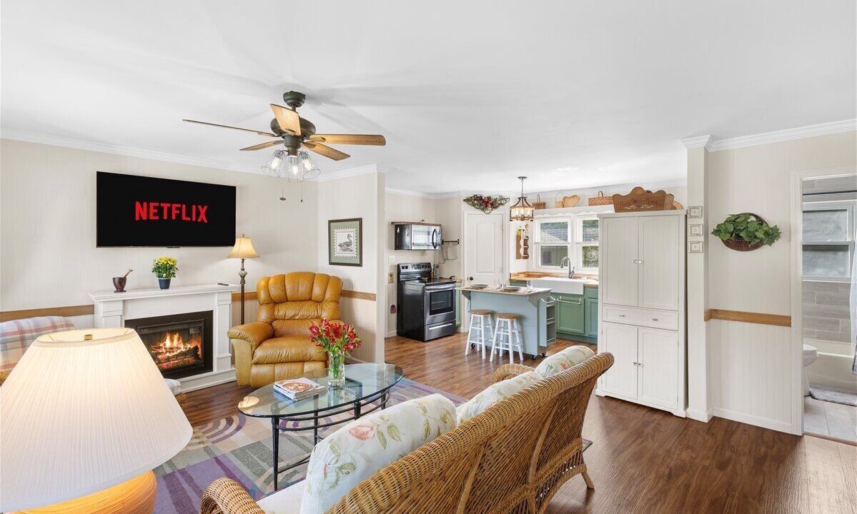 Photo of Livingroom in Tri-Cities