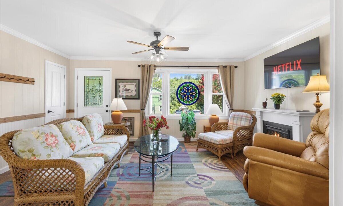 Photo of Livingroom in Tri-Cities