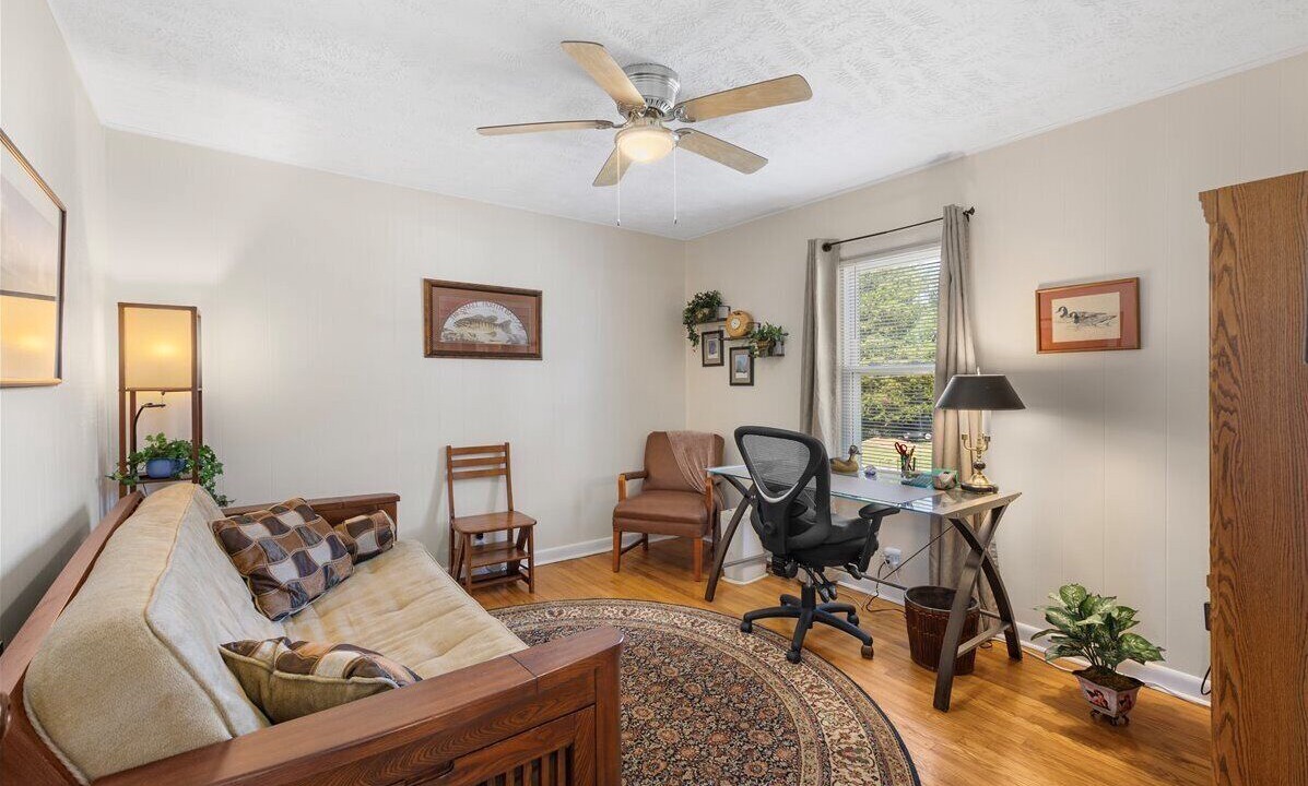 Photo of Livingroom in Tri-Cities
