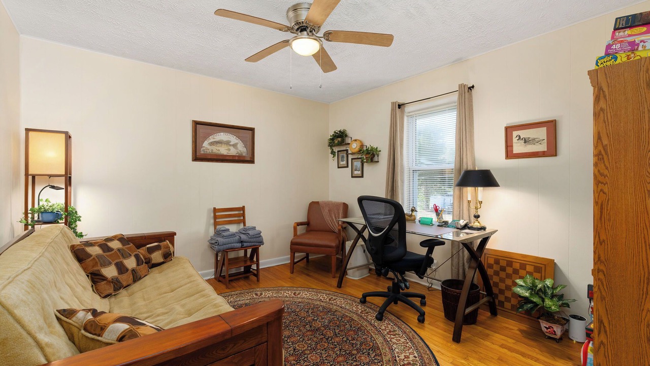 Photo of Livingroom in Tri-Cities