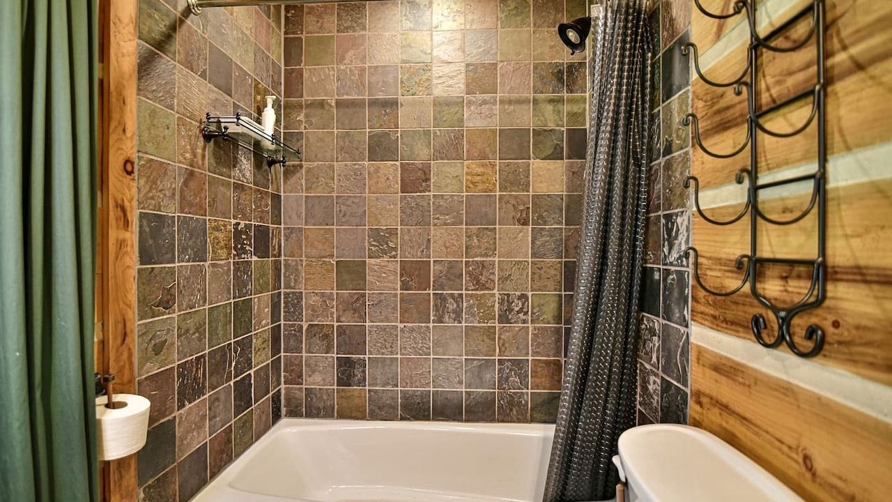 Photo of Bathroom in Old Fort