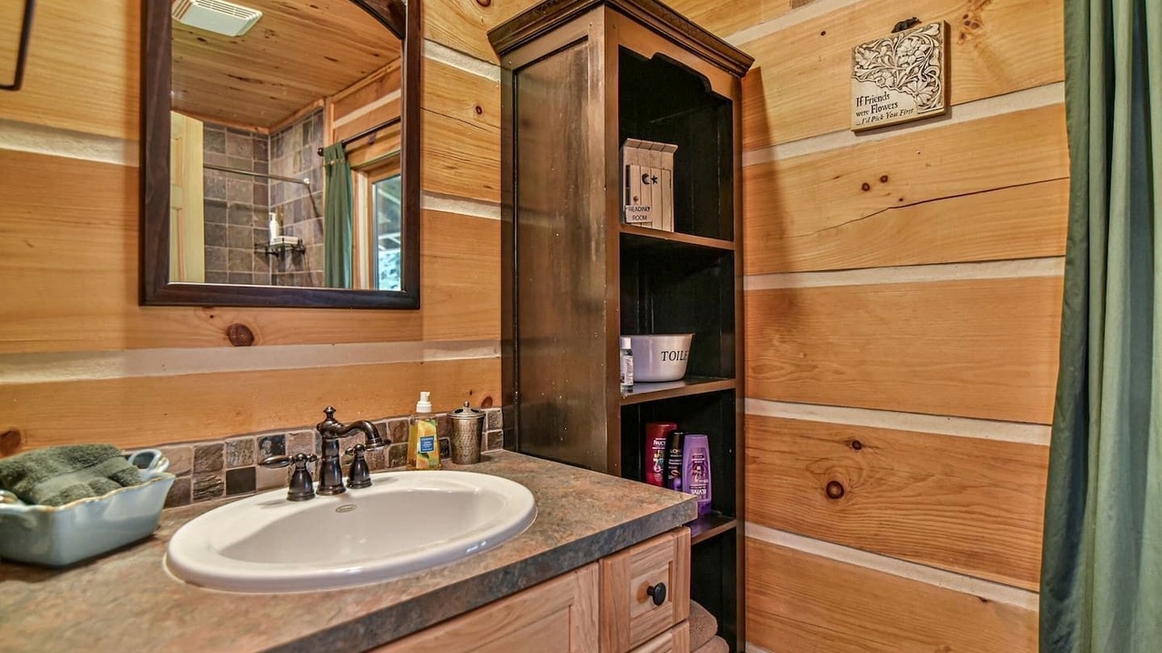 Photo of Bathroom in Old Fort