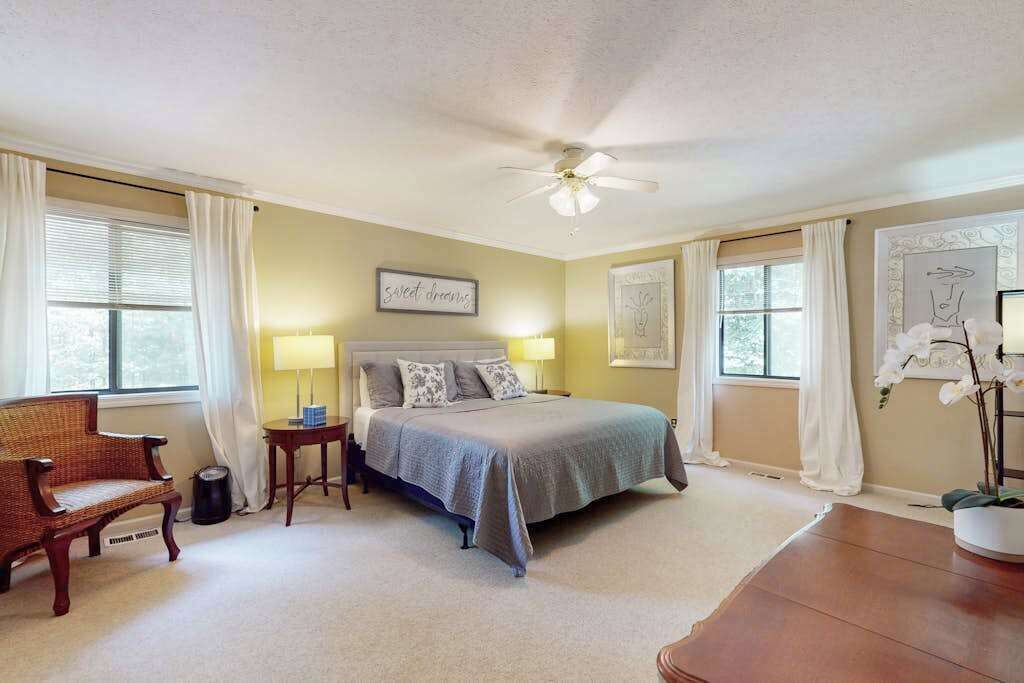 Photo of Bedroom in Hendersonville