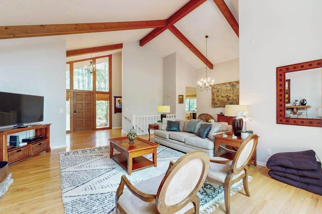 Photo of Livingroom in Hendersonville