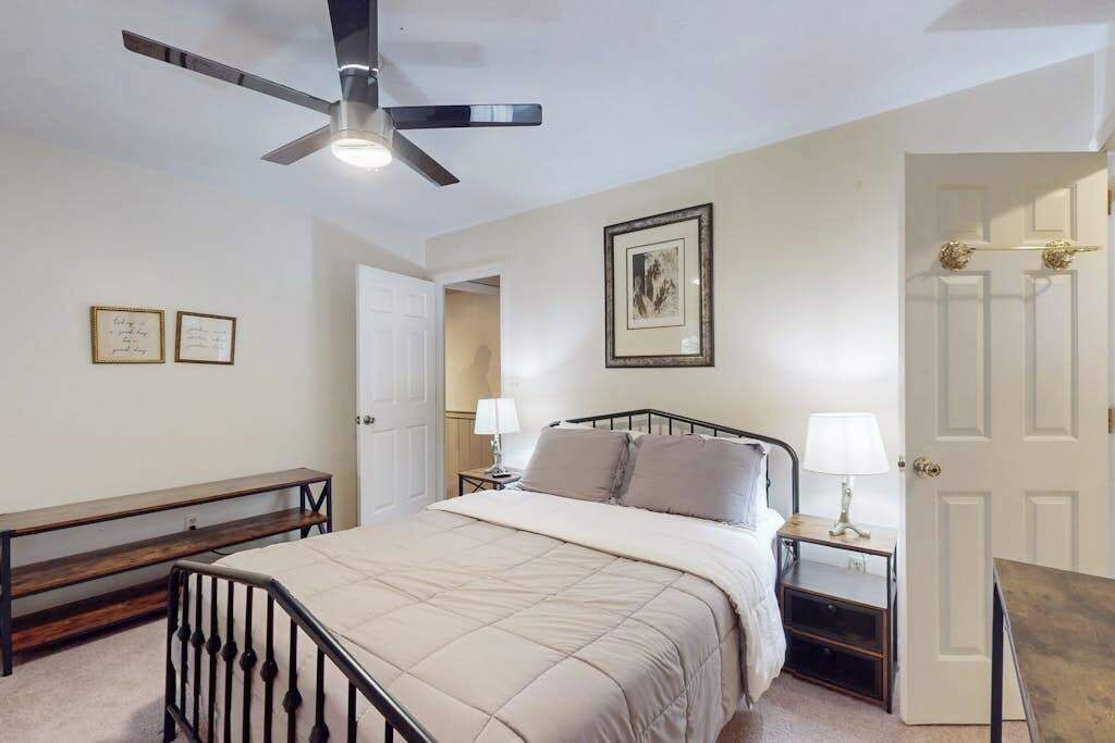 Photo of Bedroom in Hendersonville
