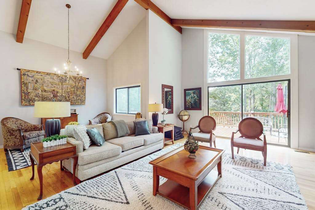 Photo of Livingroom in Hendersonville