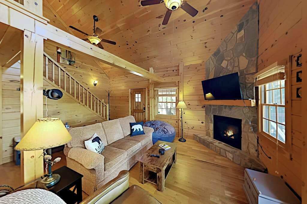 Photo of Livingroom in Old Fort