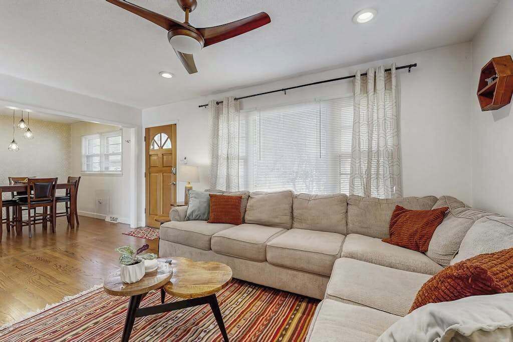 Photo of Livingroom in Royal Pines
