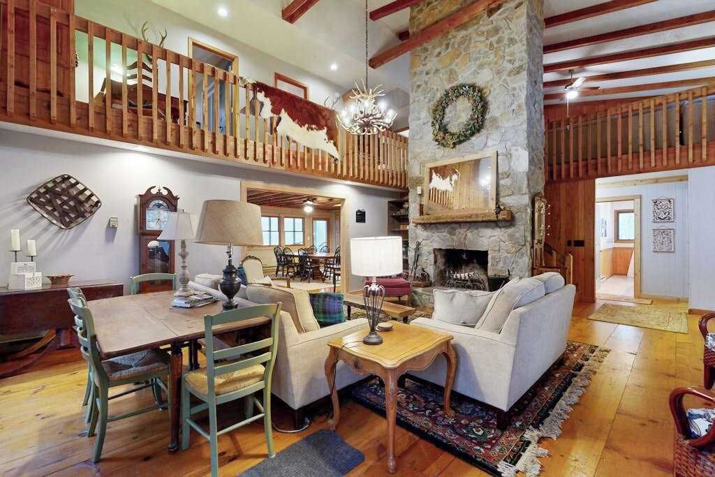 Photo of Livingroom in Brevard