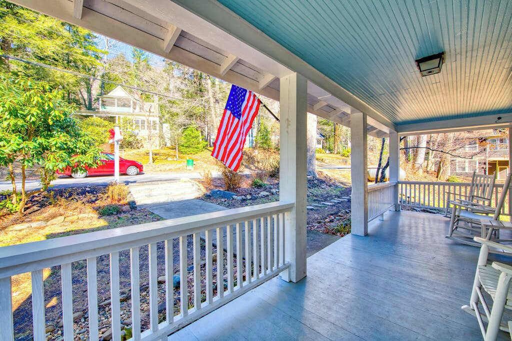 Photo of Patio Balcony in Montreat