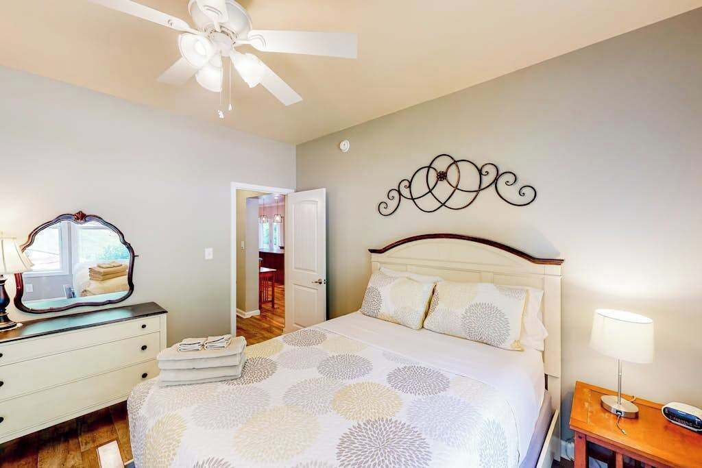 Photo of Bedroom in Woodfin