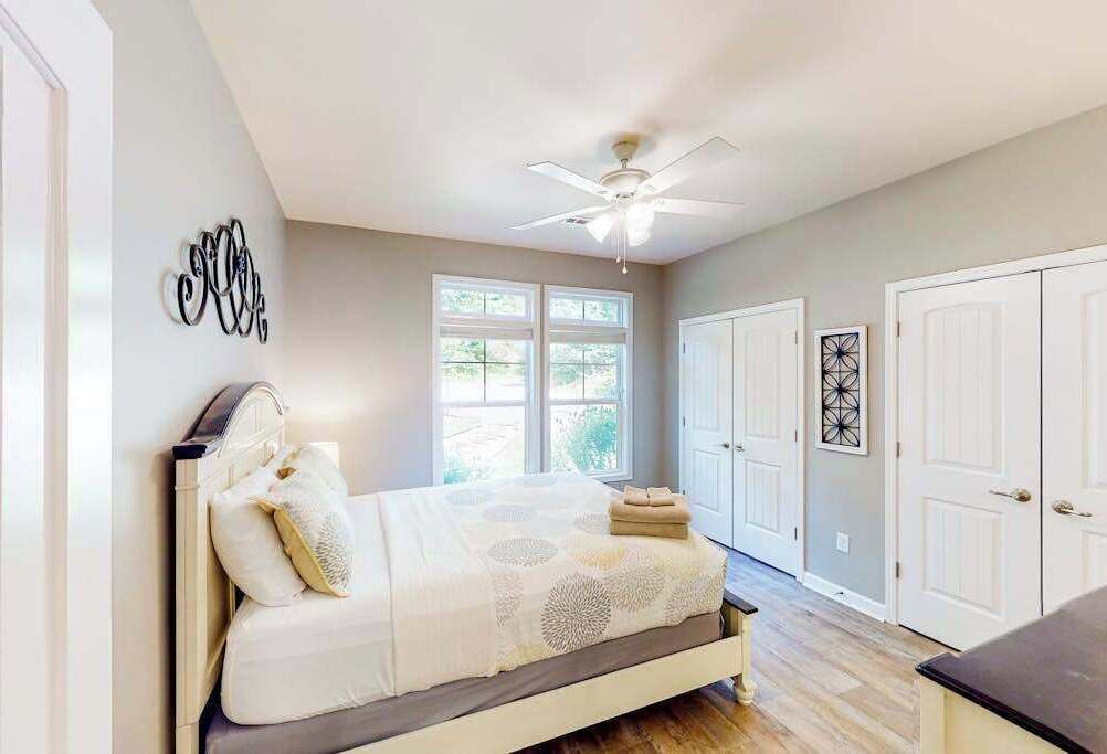 Photo of Bedroom in Woodfin