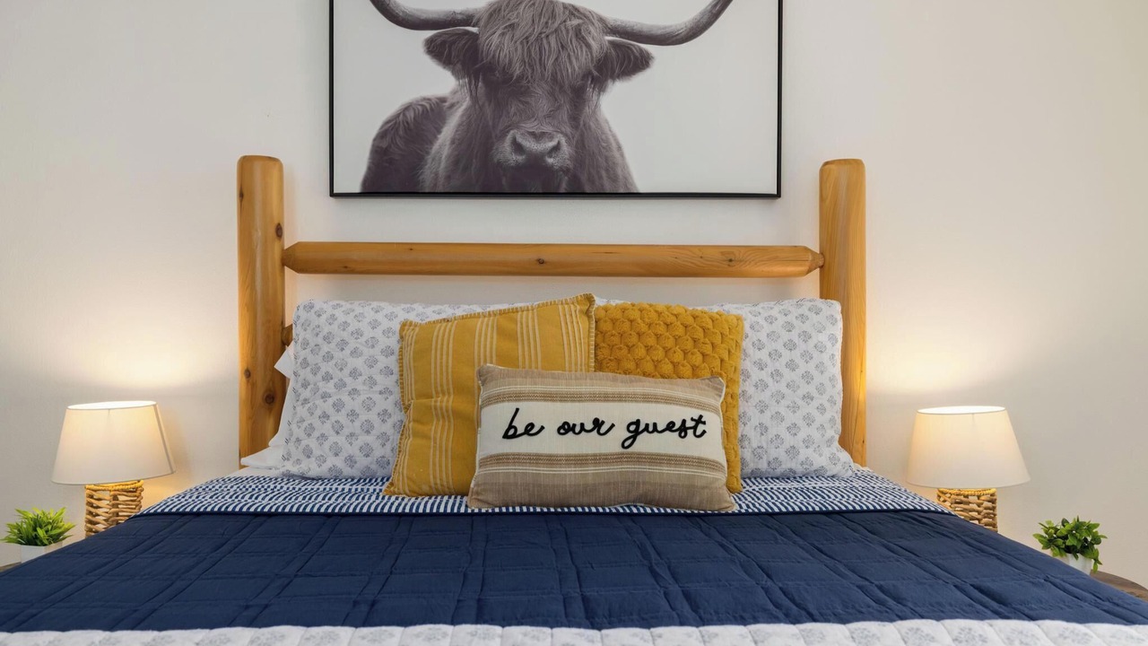 Photo of Bedroom in Roan Mountain
