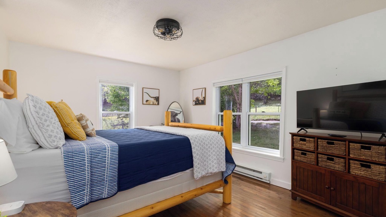 Photo of Bedroom in Roan Mountain