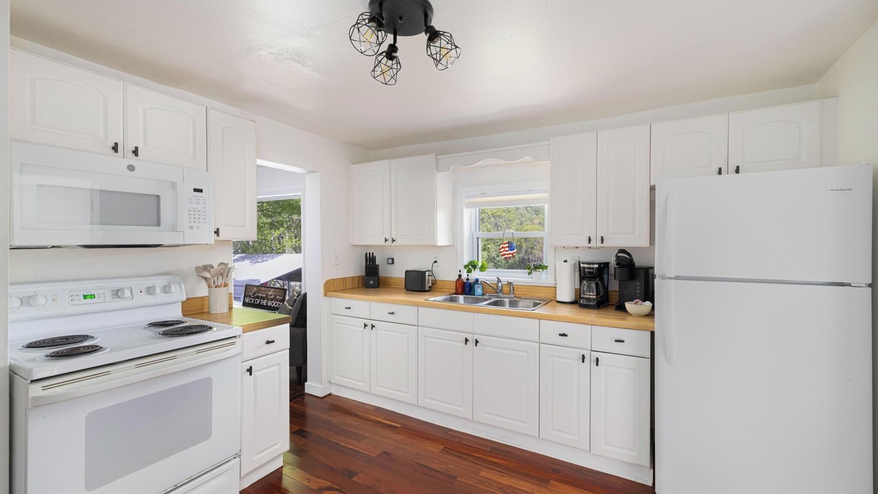 Photo of Kitchen in Roan Mountain