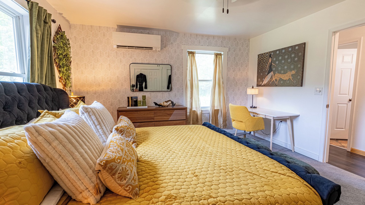 Photo of Bedroom in Berkeley Springs