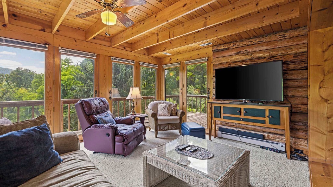 Photo of Livingroom in South Fork