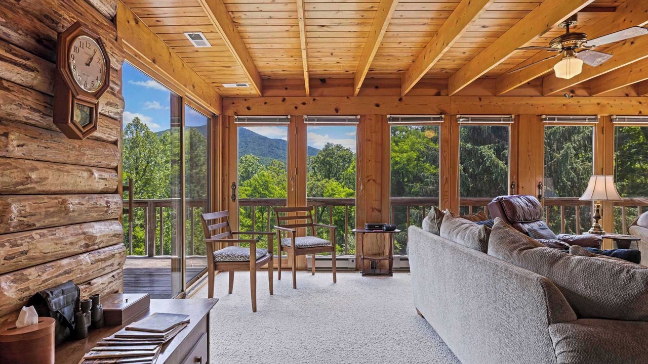 Photo of Livingroom in South Fork