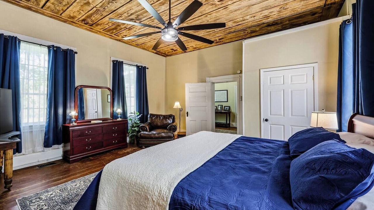Photo of Bedroom in Frankfort