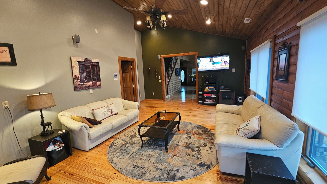 Photo of Livingroom in McHenry