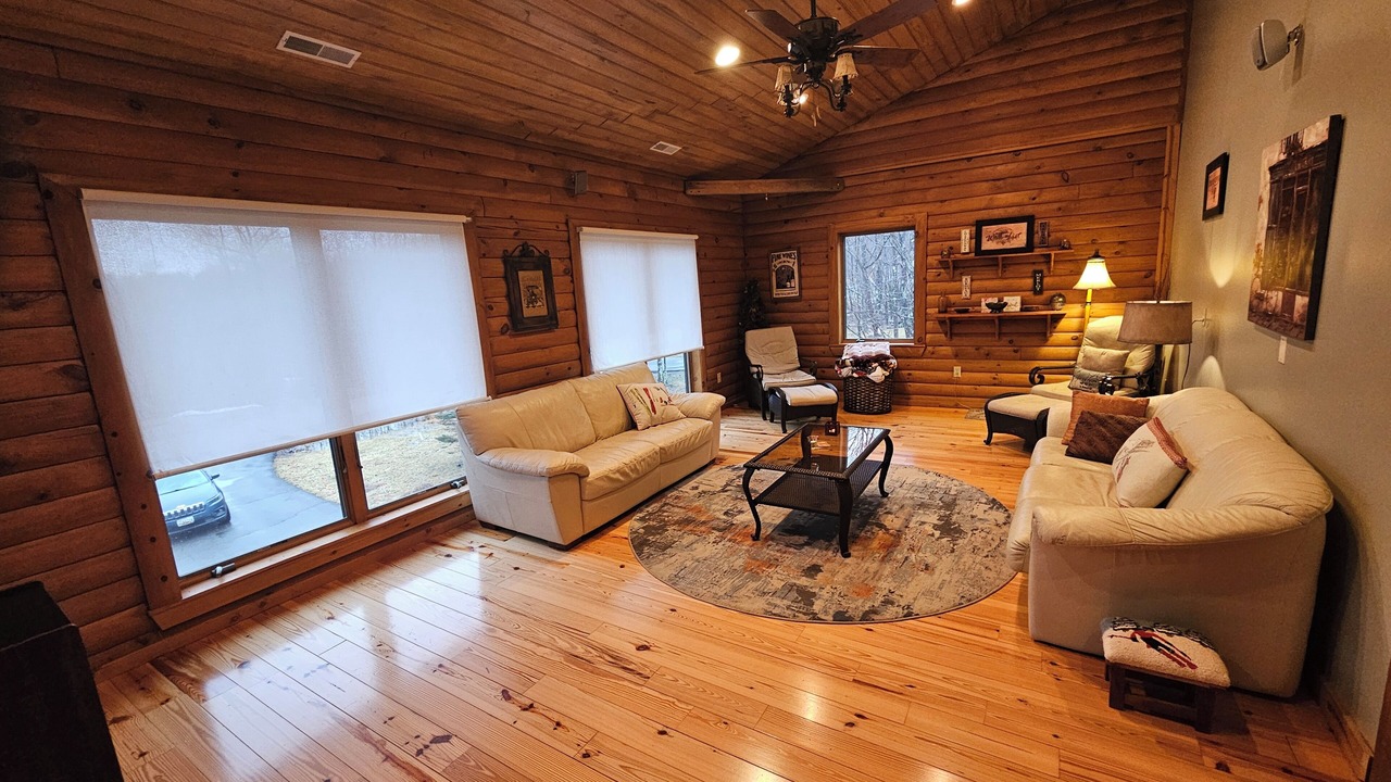 Photo of Livingroom in McHenry