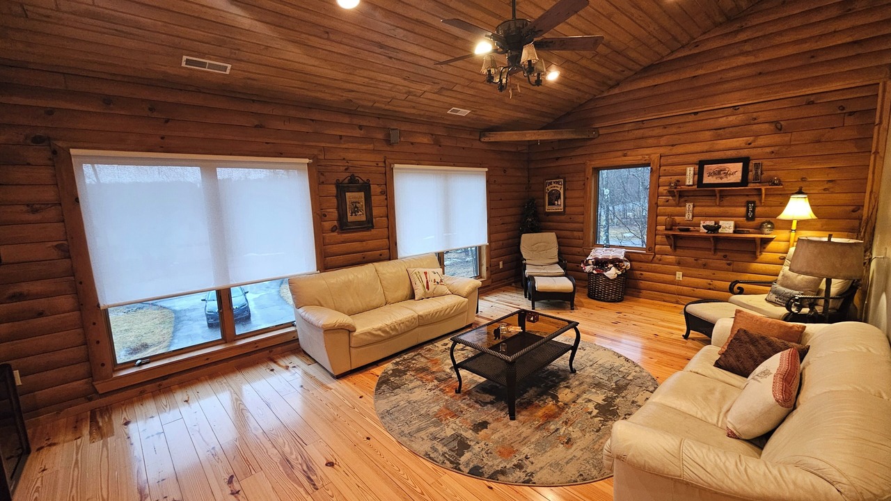 Photo of Livingroom in McHenry