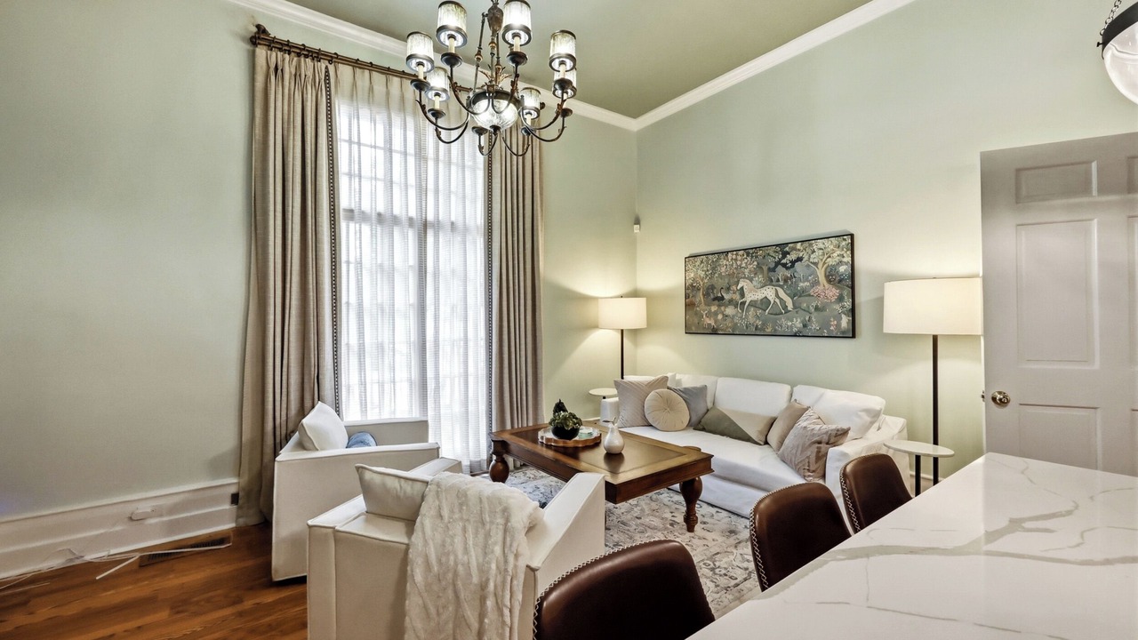 Photo of Livingroom in West Suburb