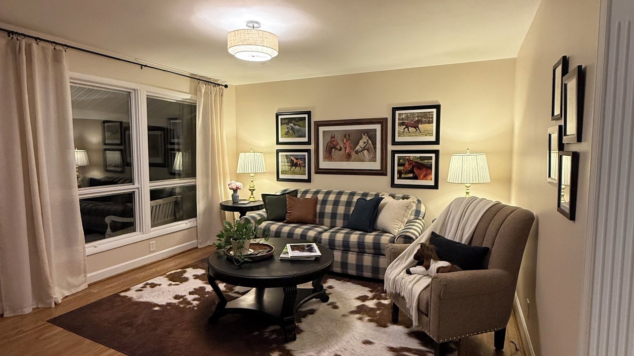 Photo of Livingroom in Lexington