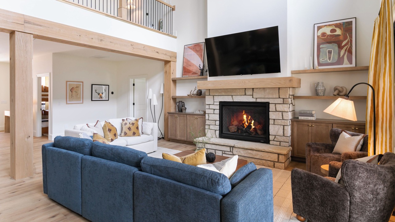 Photo of Livingroom in Forest Lake Heights