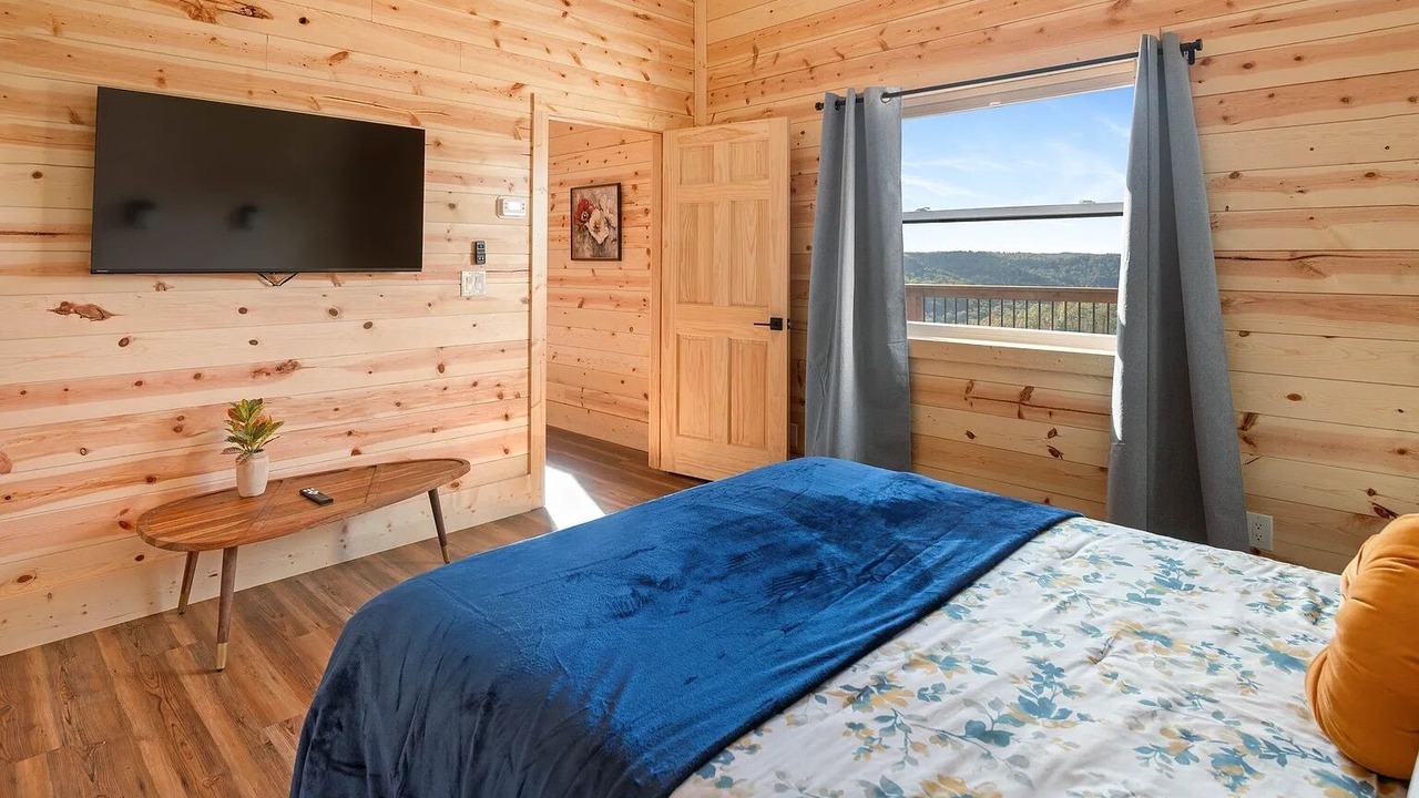 Photo of Bedroom in Frenchburg