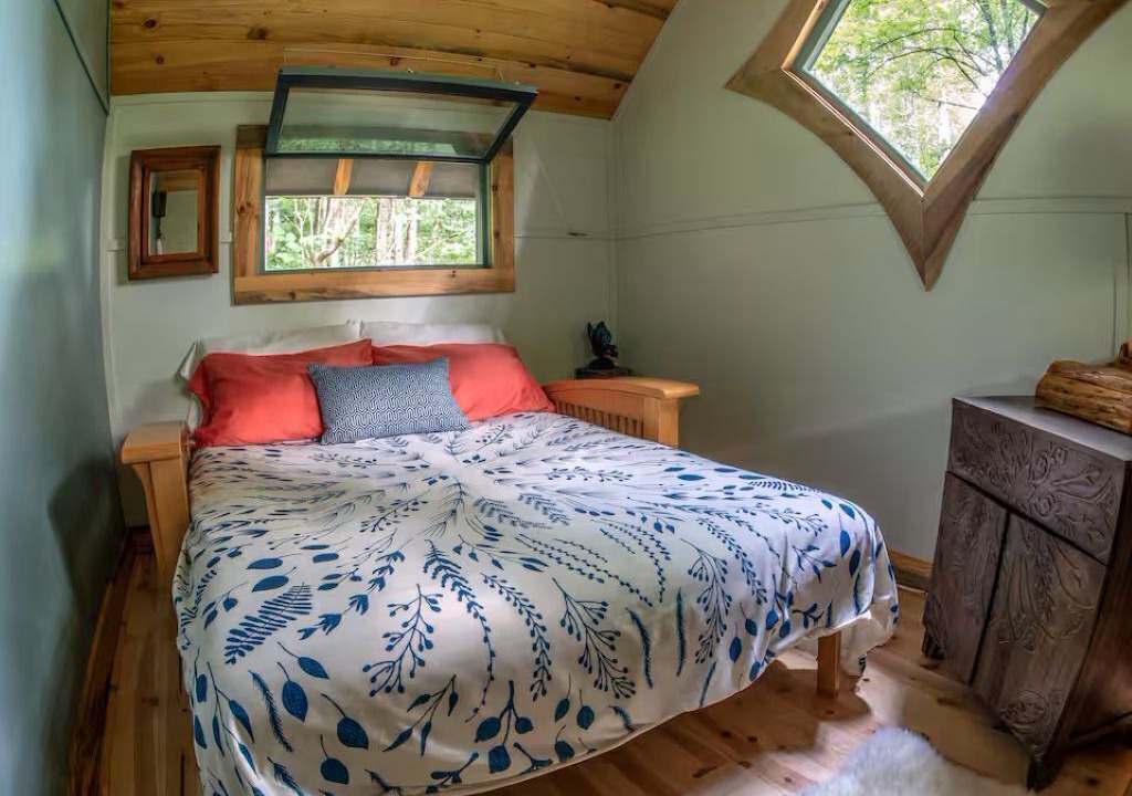 Photo of Bedroom in Barnardsville