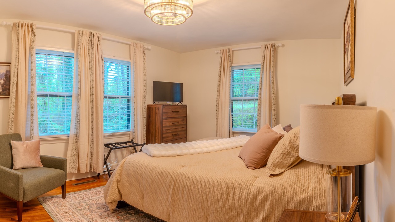 Photo of Bedroom in Laurel Park