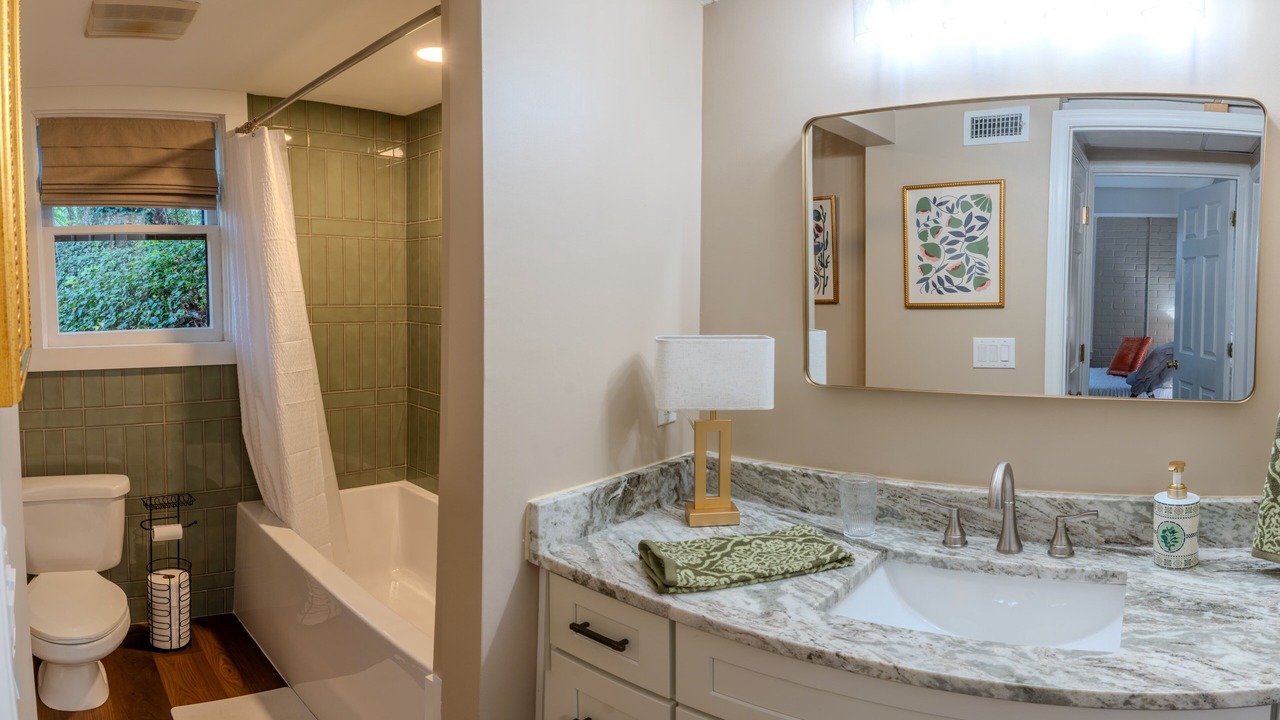 Photo of Bathroom in Laurel Park