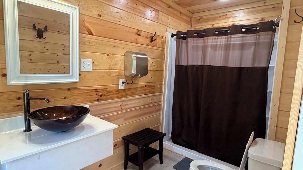 Photo of Bathroom in Newland