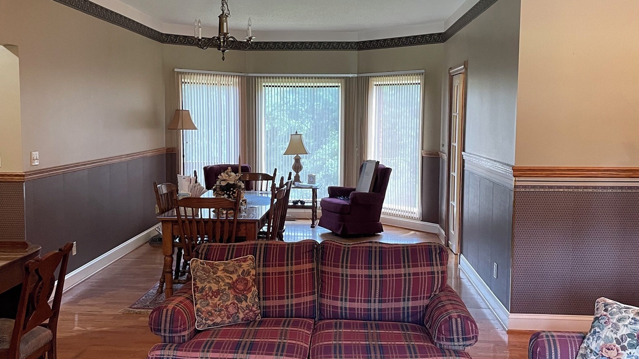 Photo of Livingroom in Tri-Cities