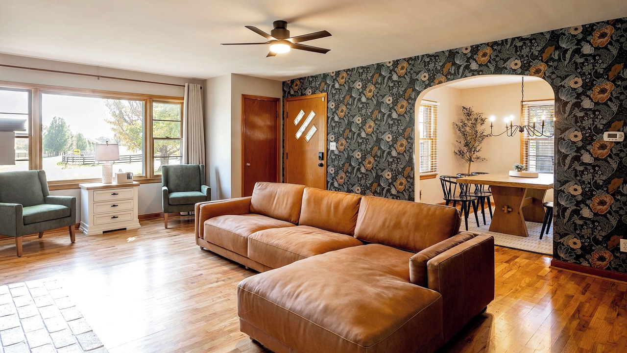 Photo of Livingroom in Midway