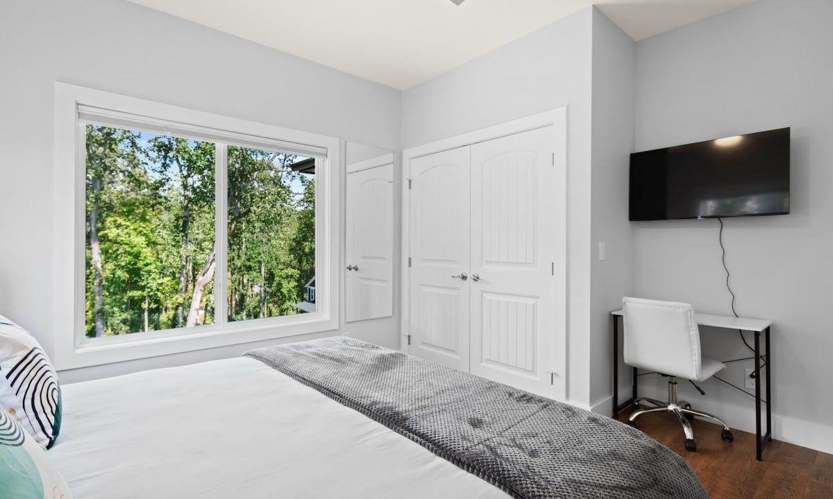 Photo of Bedroom in Woodfin