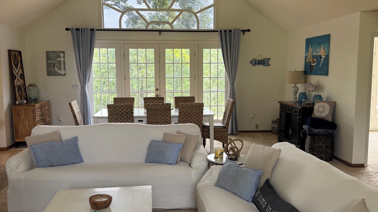 Photo of Livingroom in Omaha
