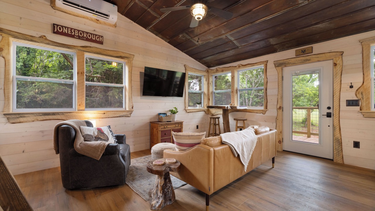 Photo of Livingroom in Jonesborough