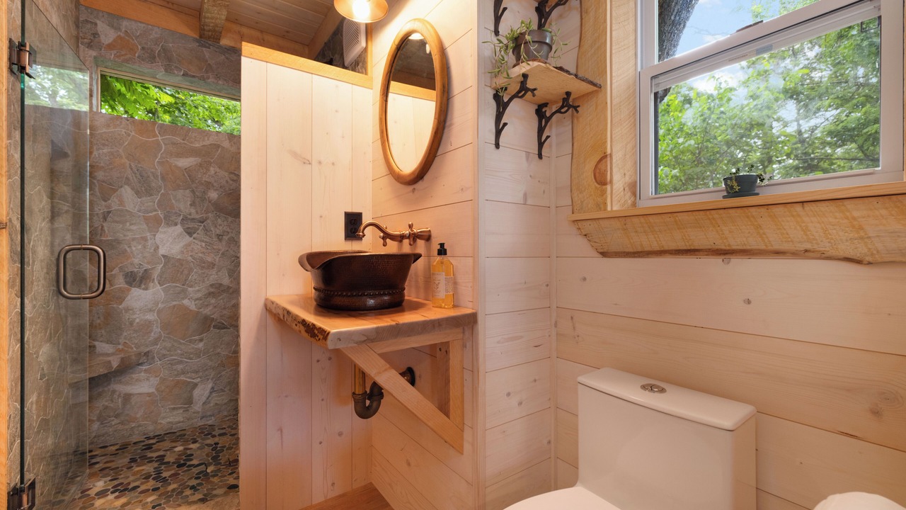 Photo of Bathroom in Jonesborough