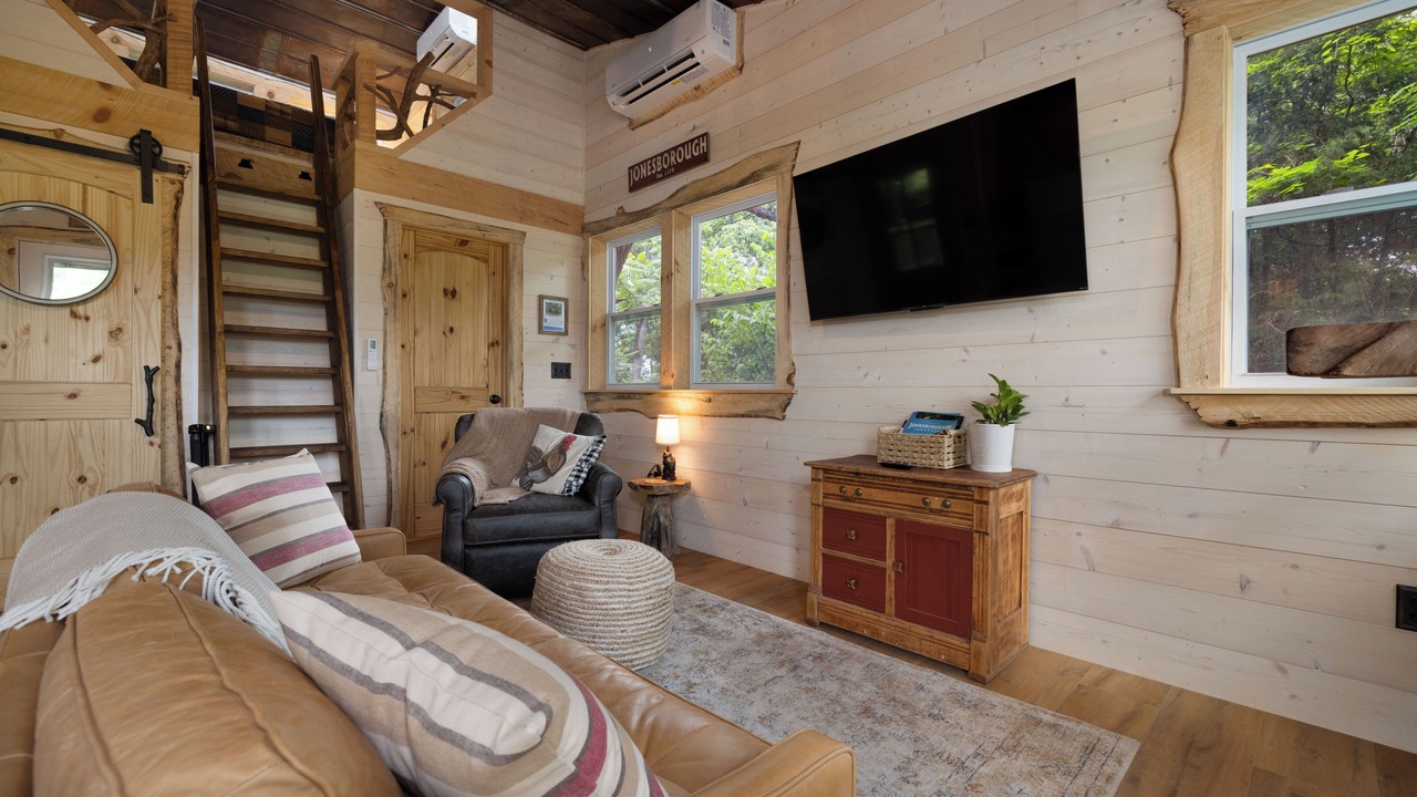 Photo of Livingroom in Jonesborough
