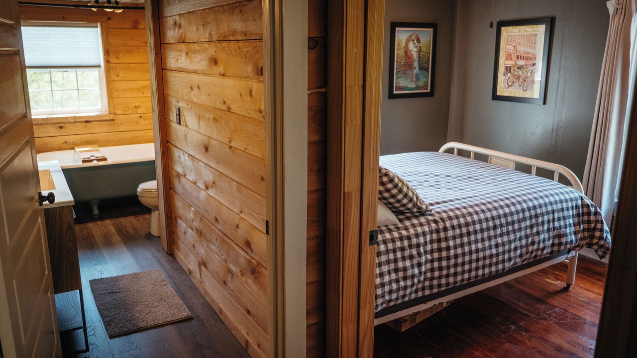 Photo of Bedroom in Lenoir