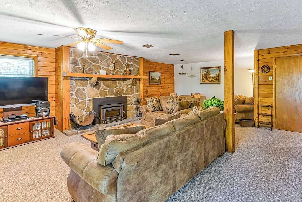 Photo of Livingroom in McHenry