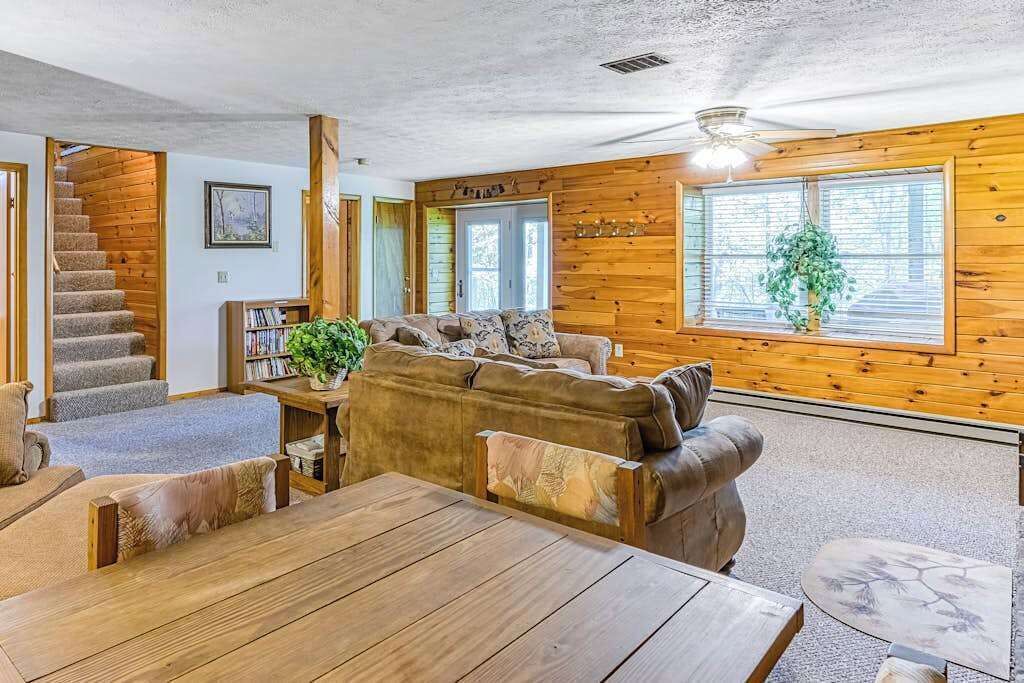 Photo of Livingroom in McHenry