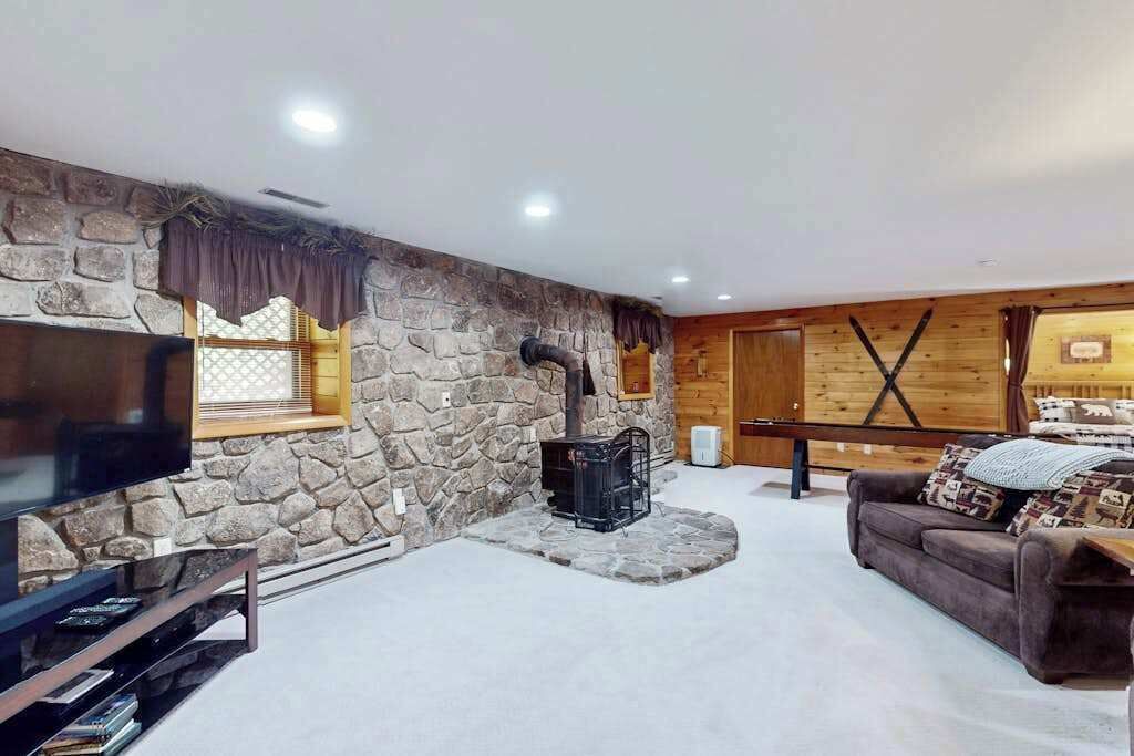 Photo of Livingroom in McHenry